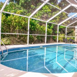 Hidden Gem with Heated Pool - Perfect for Family Getaway - Pet-friendly