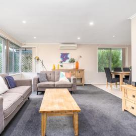 Elegant 4 Bedroom Home in Chifley - Hosted by Canstay, hotel in Lyons