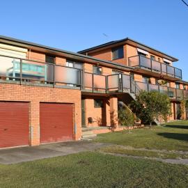 Cameo Court 2 - Bring your own linen, hotel in South West Rocks