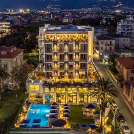 Hotel Excelsior – hotel w mieście Marina di Massa