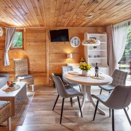 ZACISZE Domek na Kaszubach Brodnica Dolna z balią z jacuzzi na wyłączność w cenie, hotell sihtkohas Brodnica Dolna