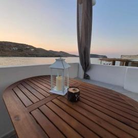 Apomero Apartment in Rochari Panormos, hotel a Pánormos