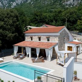 Casa di Nika - charming stone villa, מלון בבריביר