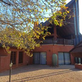 Makhato Bush Lodge 6, hotel in Bela-Bela