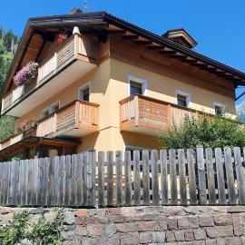 B&BeautyFol Dolomites B&B adults only, hotel v destinaci Predazzo