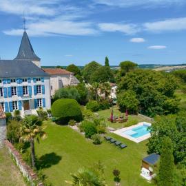 Le Presbytère de St-Laurent (Charente), Hotel in Saint-Laurent-de-Belzagot
