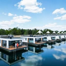 Hausboot Queen oder King، فندق في فتشاو
