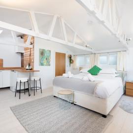 Bright & Airy Countryside Cabin Near Oxford, Perfect Getaway with Scenic Views - Pass the Keys
