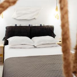 KD Center, hotel din Laurium