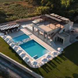 Niriides Luxury Villas, hotel in Methone