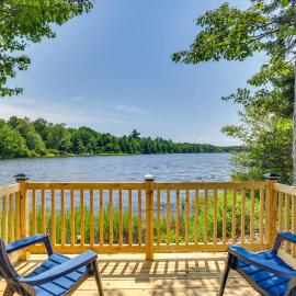 Private Hot Tub: Lakefront Poconos Home!, готель у місті Pocono Summit