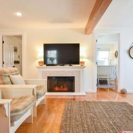 Lovely Home Minutes from Beach in Chatham، فندق في تشاتام