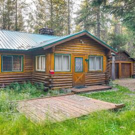 Island Park Fishing Cabin - Walk to Henry’s Fork!