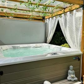 Appartement cosy en centre ville avec SPA et jardin, hotel u Dijonu