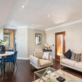 Weybridge - 2 Bed - parking