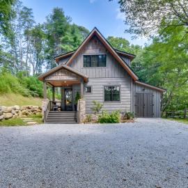 Screened Porch + Yard: Mountain Home By Hiking!, khách sạn ở Glenville