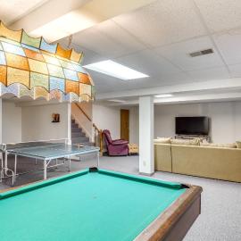 Overland Park Family Home w/ Game Room & Backyard!, khách sạn ở Overland Park