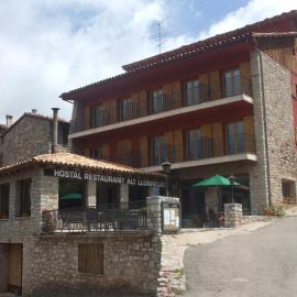 Hostal Alt Llobregat, hotel in Castellar de NʼHug