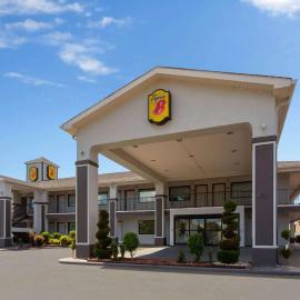 Super 8 by Wyndham Prattville Montgomery, hotelli kohteessa Prattville