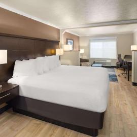 Ramada by Wyndham Moses Lake - Free Hot Breakfast Buffet and Indoor Pool, хотел в Моузъс Лейк