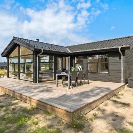 3 Bedroom Cozy Home In Ejstrupholm, hotel in Ejstrupholm