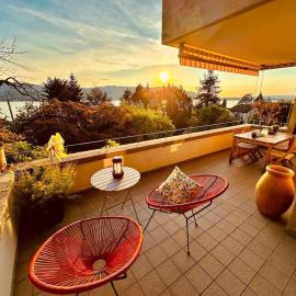 Villa Sunshine - Lake Zurich Gold-Coast, Hotel in Zollikon