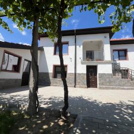 Къща за гости Бадови, hotel in Hisarya