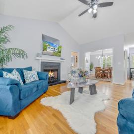Modern Lake Acess Retreat, Hot Tub, Pet Friendly!