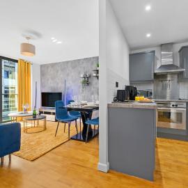 2 Bedroom Greek Street Apartment - Sleeps up to 6