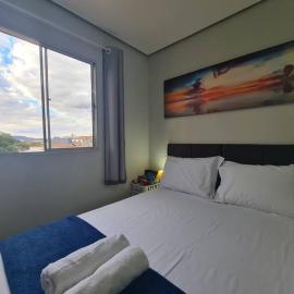 Kitnet304 centro,c linda vista janela, tv smart, hotel in Montes Claros