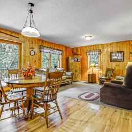 Peaceful Wautoma Retreat w/ Deck on 10 Acres!, hotel u gradu Wautoma