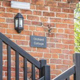 Orchard Cottage, hotel in Newtown