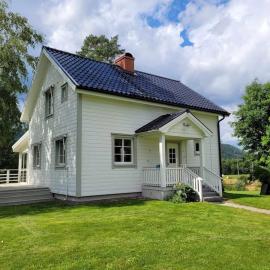 Högåsen ett bekvämt sjönära boende i Torsby, hotel din Smedserud