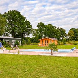 Nowy domek z podgrzewanym basenem na wyłączność, hotel a Braniewo