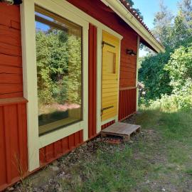 Humlebo stuga med bastu, hotel en Söderköping