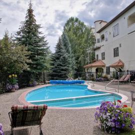 Pool, Hot Tub, Balcony over Burgess Creek, Walk to Gondola Square, hotel in Steamboat Springs