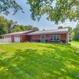 Newly Built Home Near Morrison Rockwood State Park, Hotel in Morrison