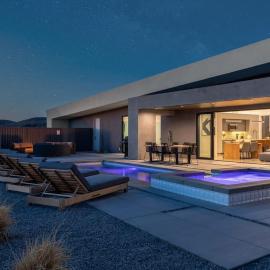 W House Luxe Near Park Heated Pool & Spa