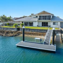 Jeffery River Retreat - Pet Friendly With Private Pontoon - Holiday Yamba