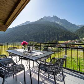 Chalet Pettneu am Arlberg - Top 4, hotel in Sankt Anton am Arlberg