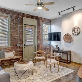 Hidden-Gem 2B Towhhouse in Springfield Close to DT and Stadium!, hotel in Jacksonville
