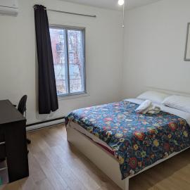 Harmony room near Metro Monk station with Self Check-in, hotel a Montreal