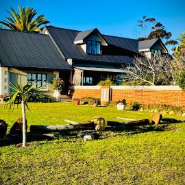 Stoneridge Large Family Cottage