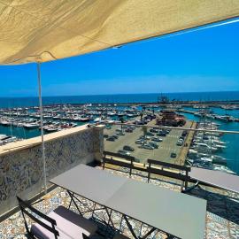 MARINA SEAVIEW APARTMENT - Central top-floor apartment with panoramic terrace, near Marina & Train Station - Nettuno