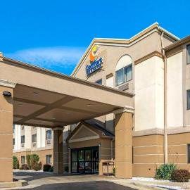 Comfort Inn & Suites Jackson North، فندق في جاكسون