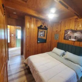 109 Vinewood Cabin-1 Bedroom, hotel Brewtonban