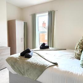 Douglas House, near Hospital, attractive and comfy 2 bedroom House with enclosed yard to rear