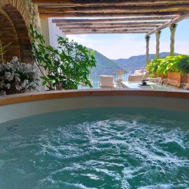 Il Monsignore - Finnish WoodenJacuzzi and Stunning Lake Views