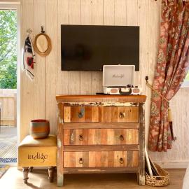 Robin Cabin with hot tub