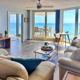 Relaxing Ocean Front penthouse